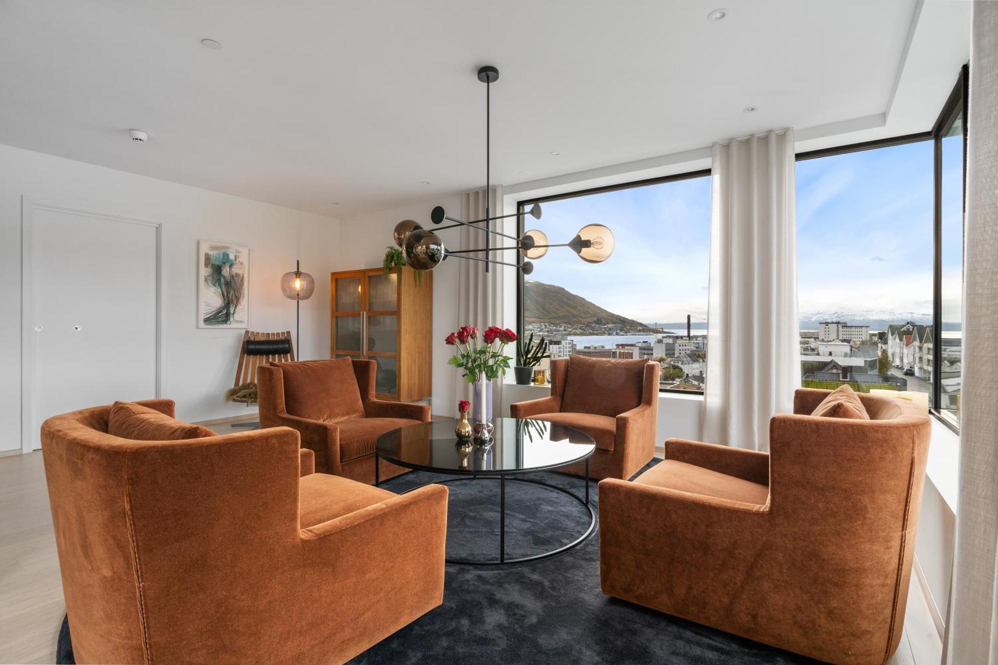 Luxury Downtown With 2 Bedrooms And 2 Bathrooms And Parking Tromsø