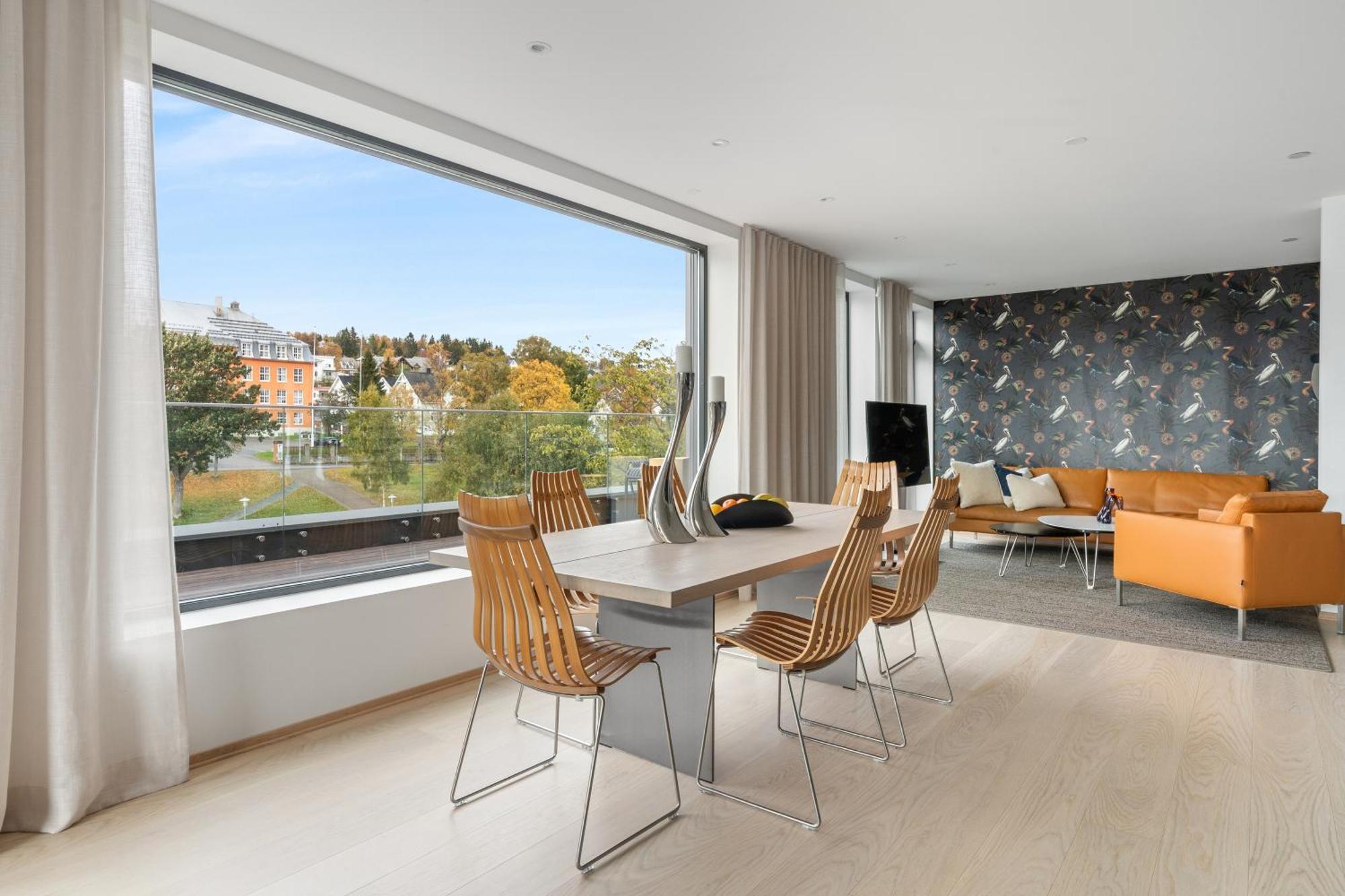 Luxury Downtown With 2 Bedrooms And 2 Bathrooms And Parking Appartamento